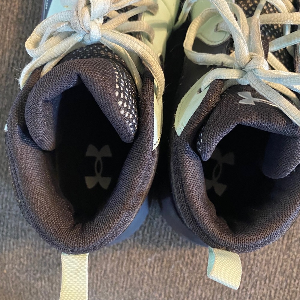 Boys Under Armour high top sneaker - Picture 10 of 10